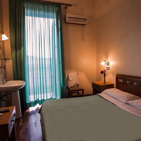 פלרמו Hotel Italia מראה חיצוני תמונה