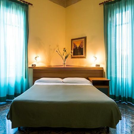 פלרמו Hotel Italia מראה חיצוני תמונה