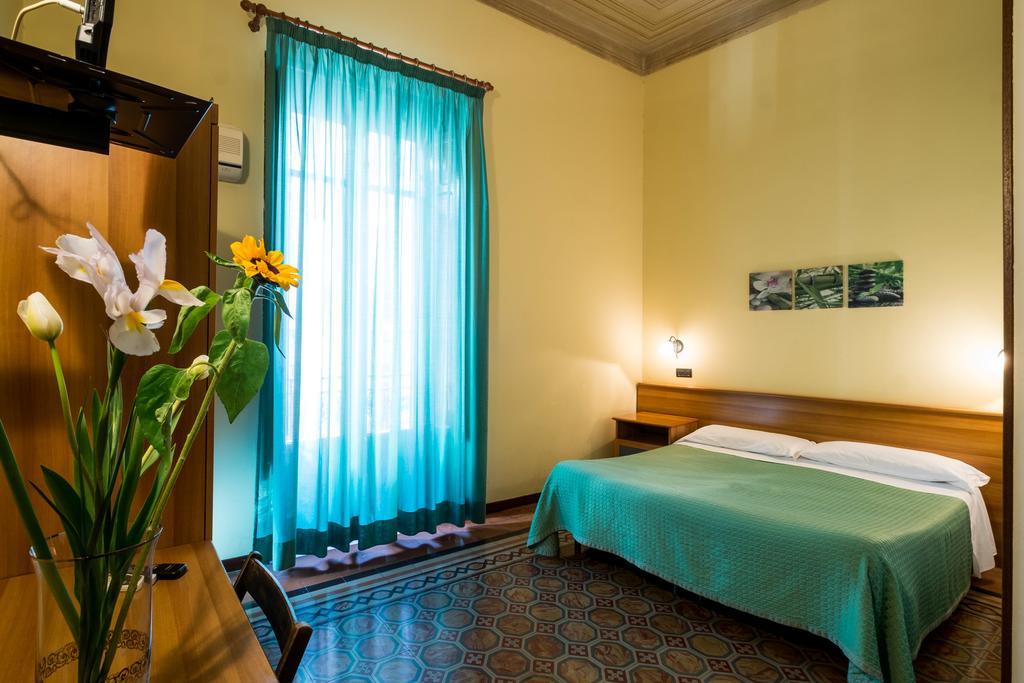 פלרמו Hotel Italia מראה חיצוני תמונה