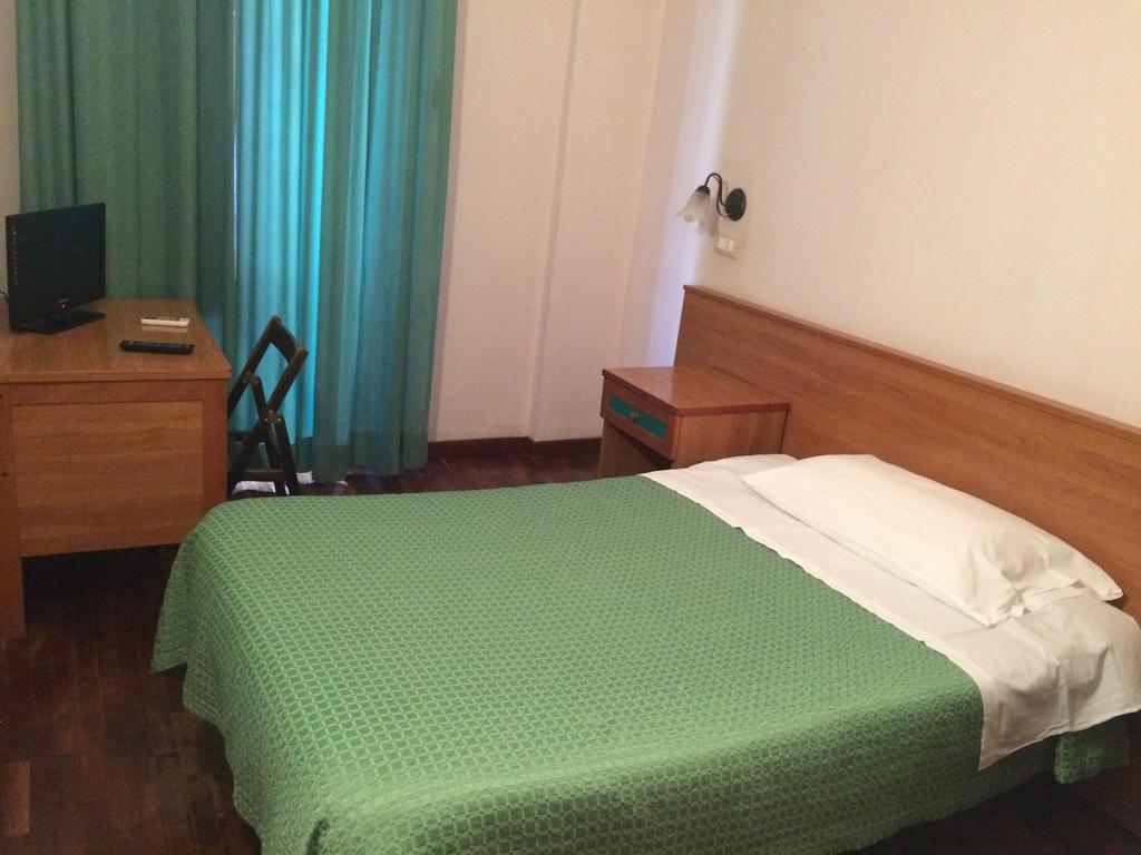 פלרמו Hotel Italia מראה חיצוני תמונה