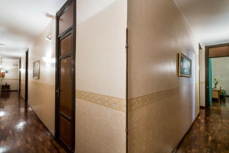 פלרמו Hotel Italia מראה חיצוני תמונה