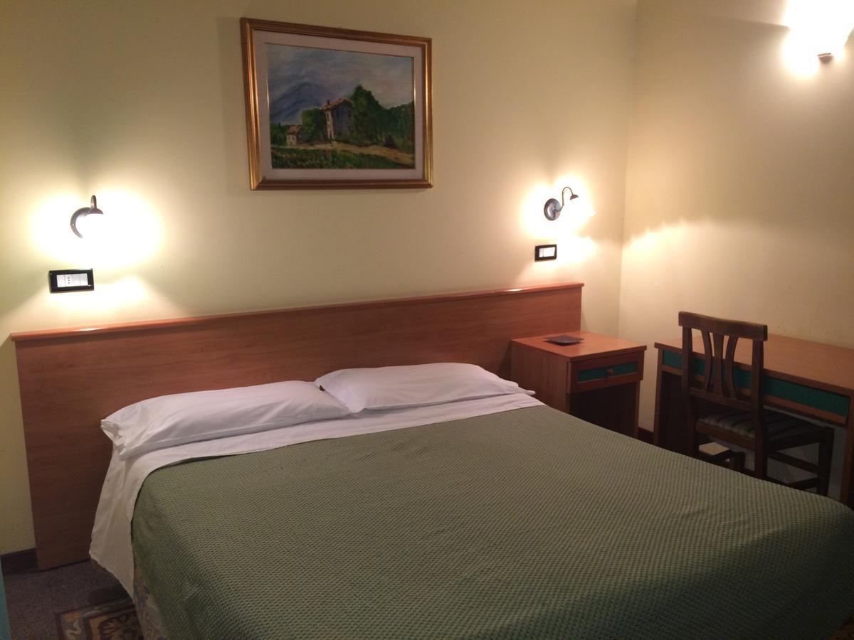 פלרמו Hotel Italia מראה חיצוני תמונה