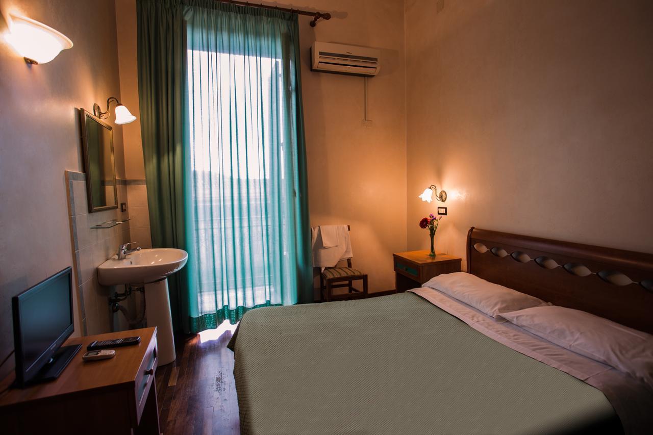 פלרמו Hotel Italia מראה חיצוני תמונה