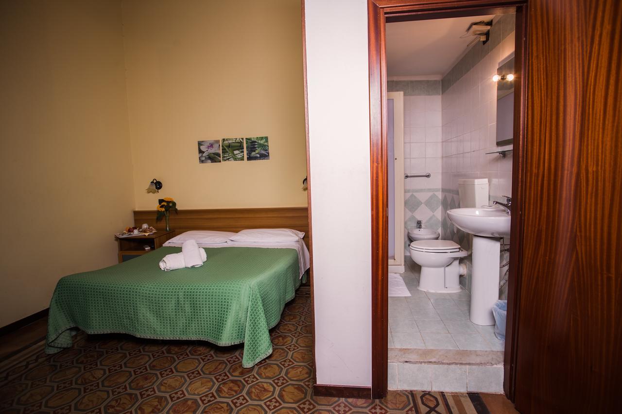 פלרמו Hotel Italia מראה חיצוני תמונה