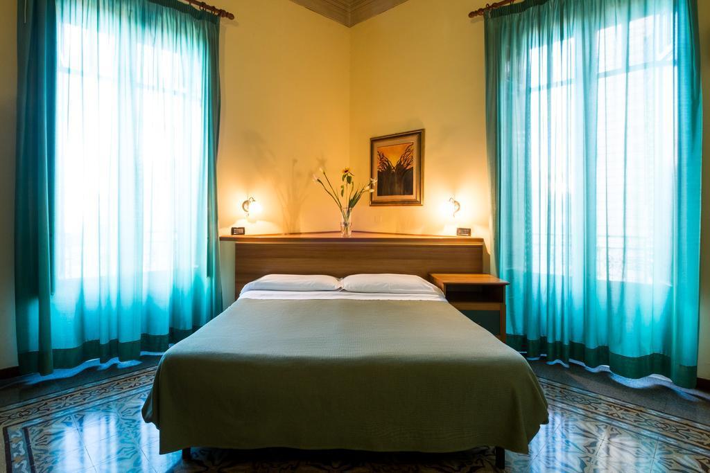 פלרמו Hotel Italia מראה חיצוני תמונה