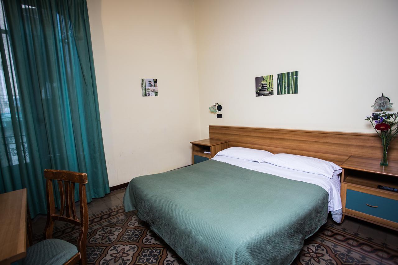 פלרמו Hotel Italia מראה חיצוני תמונה