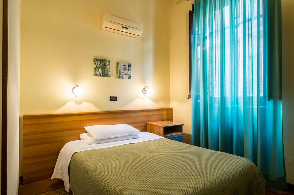 פלרמו Hotel Italia מראה חיצוני תמונה