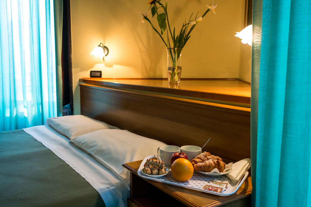 פלרמו Hotel Italia מראה חיצוני תמונה