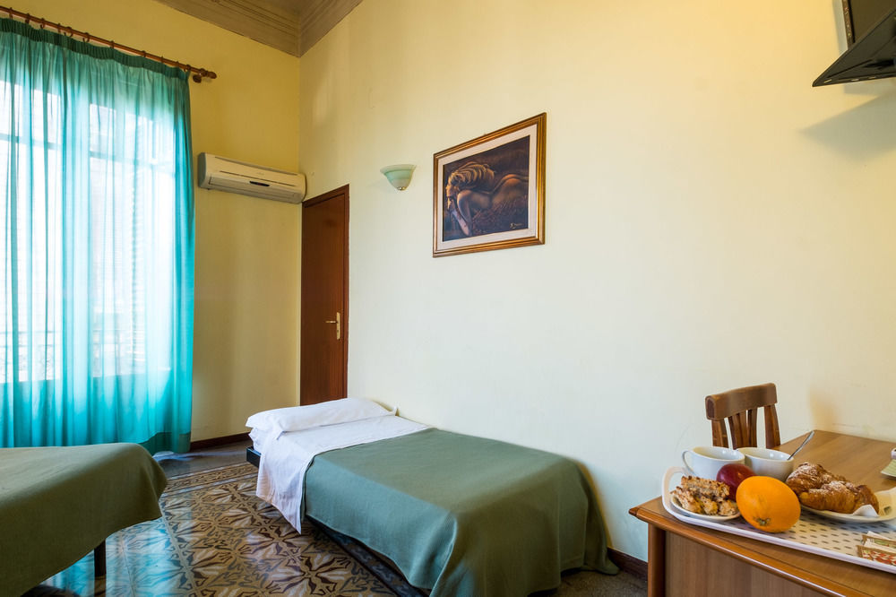 פלרמו Hotel Italia מראה חיצוני תמונה