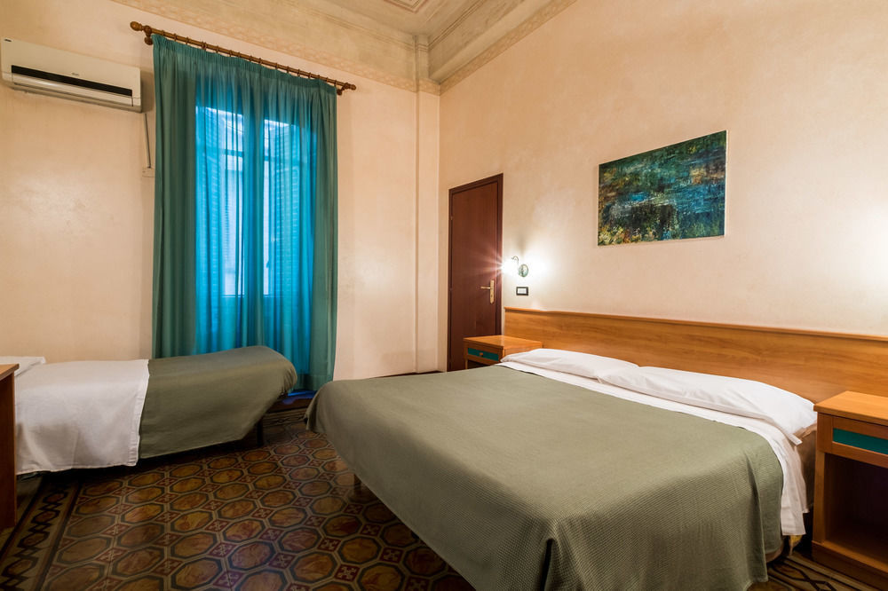 פלרמו Hotel Italia מראה חיצוני תמונה