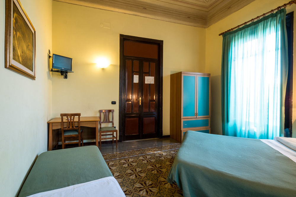 פלרמו Hotel Italia מראה חיצוני תמונה