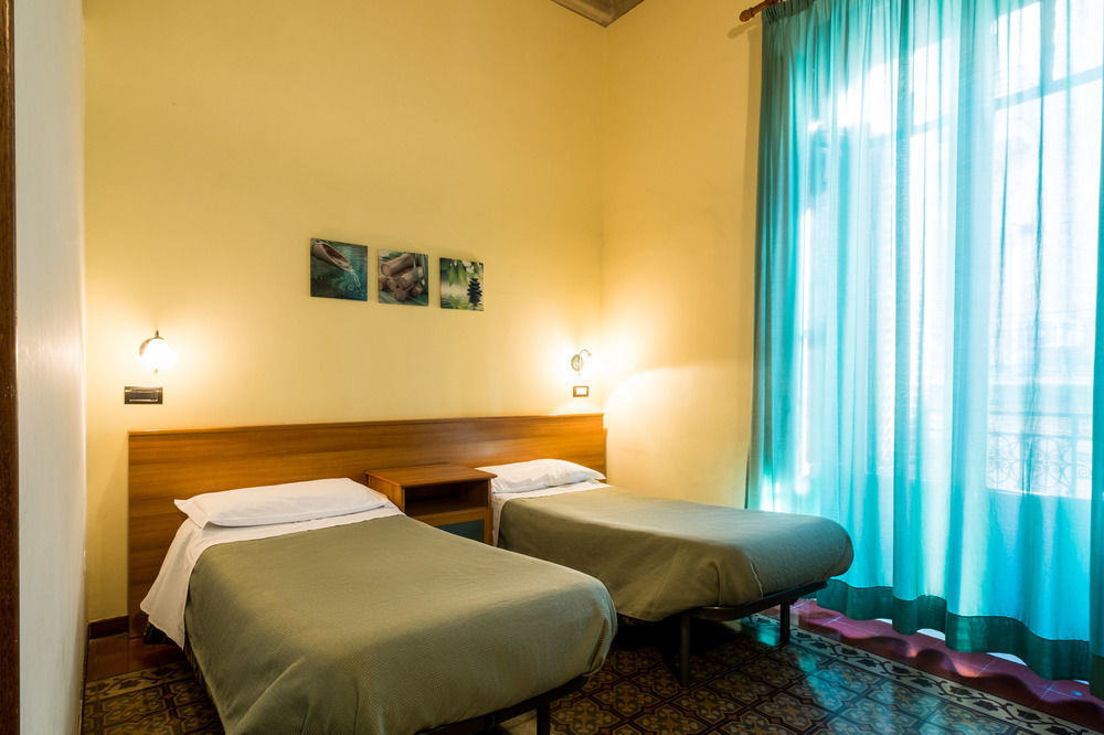 פלרמו Hotel Italia מראה חיצוני תמונה